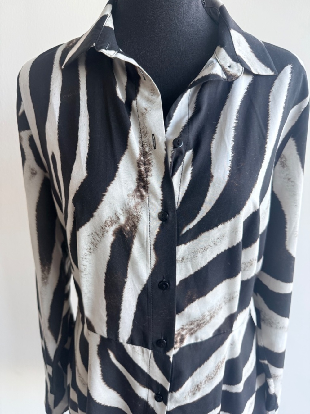 PRETTYLITTLETHING Zebra Pattern Button-up - Picture 3 of 8
